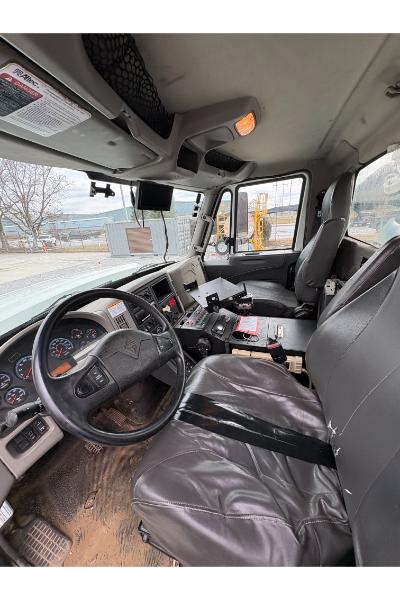 2014 International 7400 Altec Material Handler (860092) - Image 6